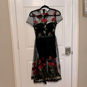 L’Atiste by Amy Red Rose embroidered dress Size Small